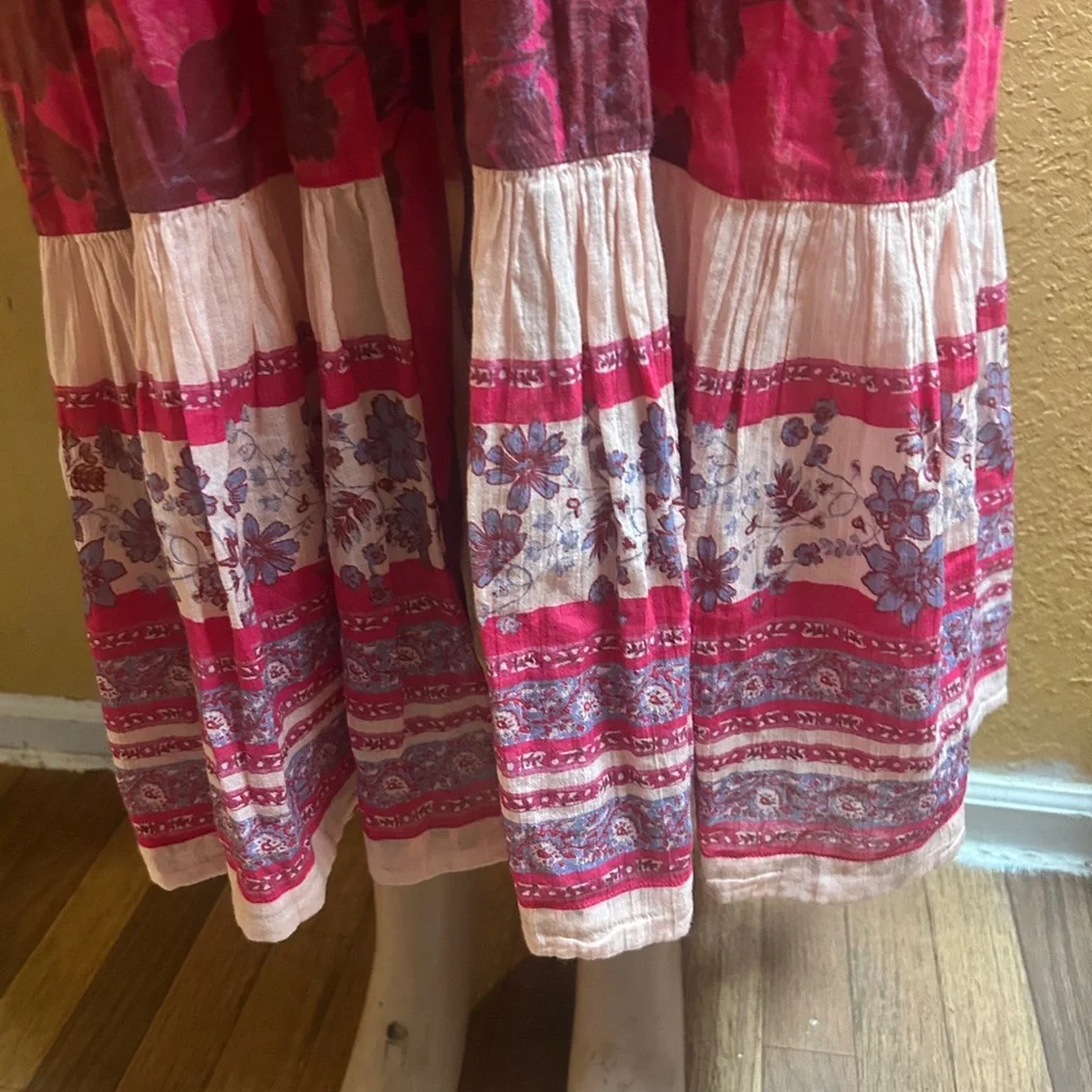 People Are Wearing Dresses With Jeans - Picture 6 of 11